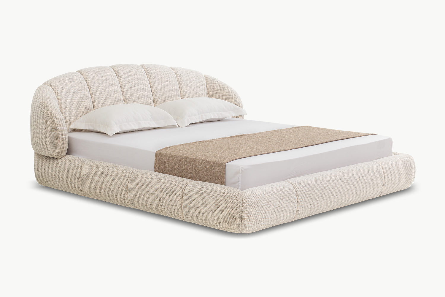 Kain bouclé beige mewah pada Candy Bed dengan detail tenunan yang terlihat, terasa lembut, breathable, dan memberi kesan elegan modern yang timeless.